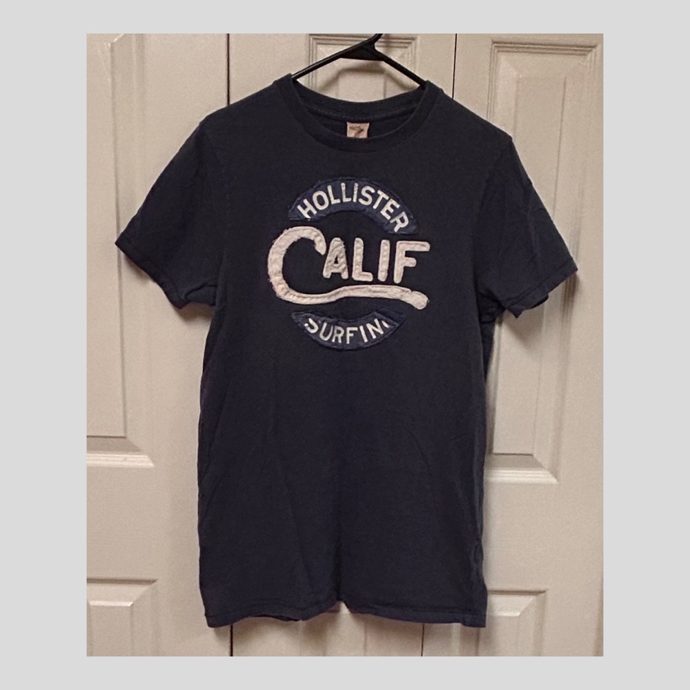 Hollister Men's Dark Blue Surf Graphic Tee